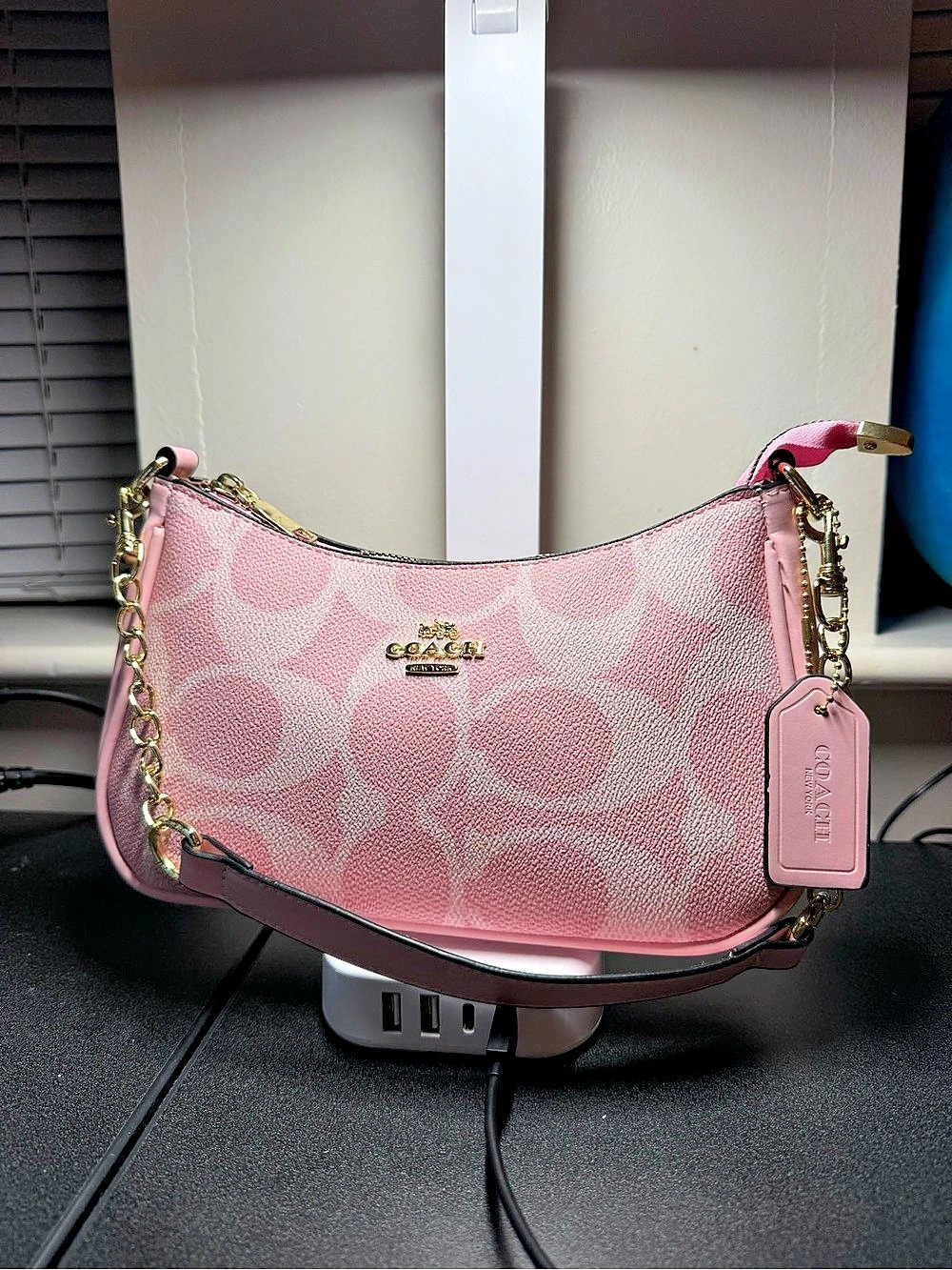 C Teri Shoulder Bag In Signature Canvas Pink